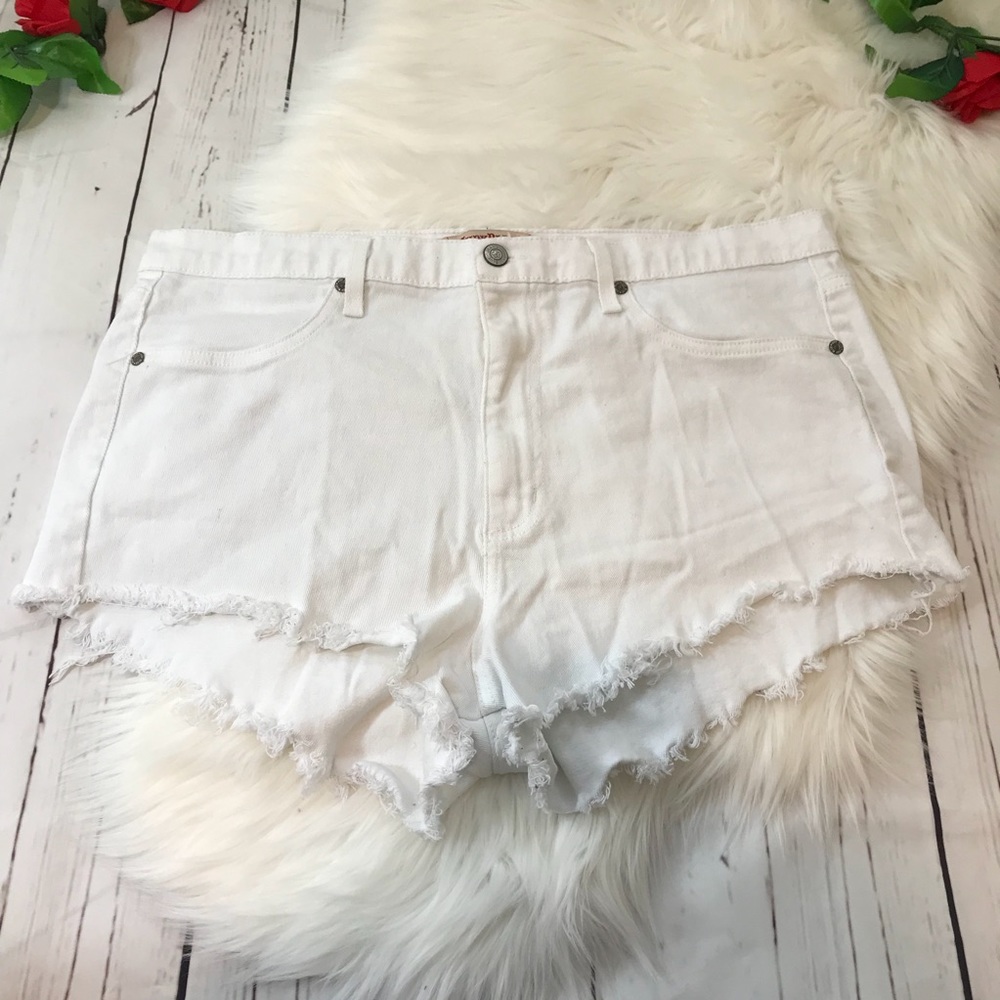 Judy Blue 3XL white fray edge short shorts